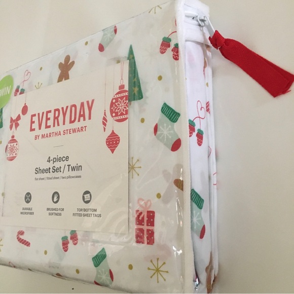 NEW TWIN Martha Stewart Sheet Set 4pc Flat Fitted 2 Pillowcases Christmas Theme - Picture 3 of 9